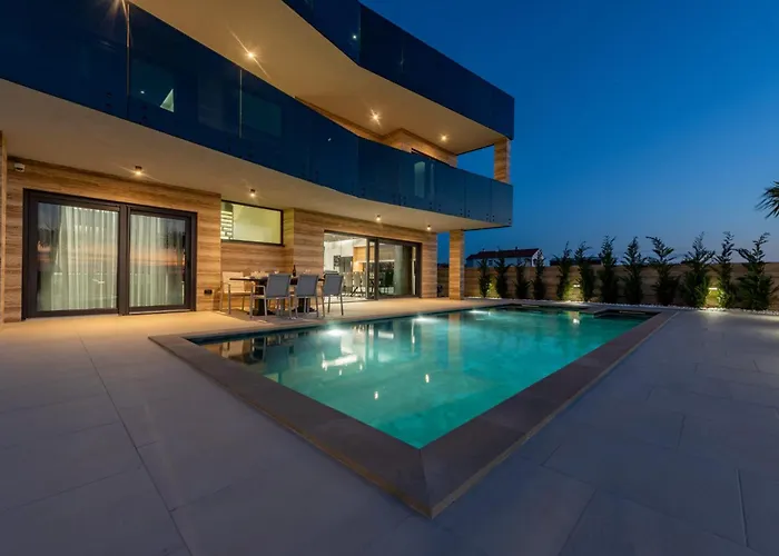 Villa Crowonder Travera 1 With Heated Swimming Pool - Crowonder Luxury Rent *