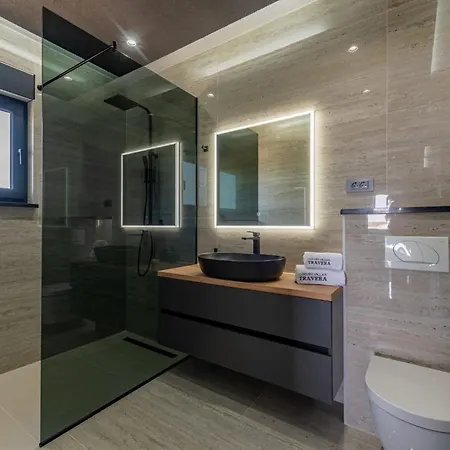 Crowonder Travera 1 With Heated Swimming Pool - Crowonder Luxury Rent * Privlaka (Zadar)