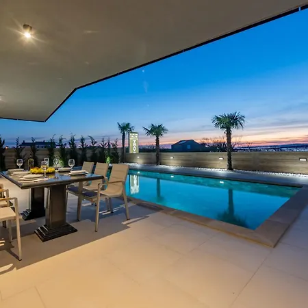 Villa Crowonder Travera 1 With Heated Swimming Pool - Crowonder Luxury Rent Privlaka (Zadar)