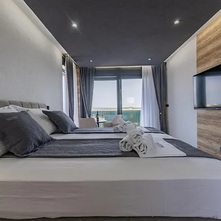 Crowonder Travera 1 With Heated Swimming Pool - Crowonder Luxury Rent * Privlaka (Zadar)