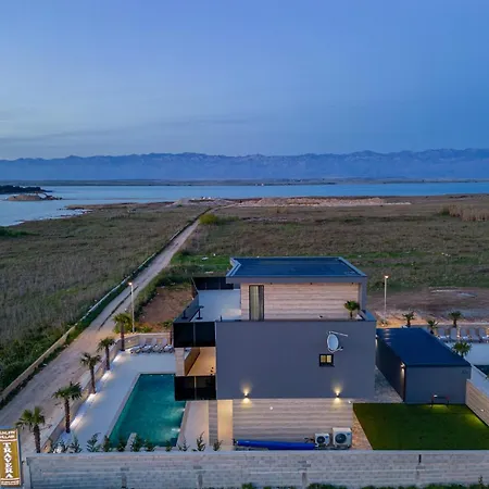 Crowonder Travera 1 With Heated Swimming Pool - Crowonder Luxury Rent