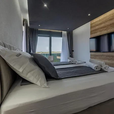 Villa Crowonder Travera 1 With Heated Swimming Pool - Crowonder Luxury Rent Privlaka (Zadar)