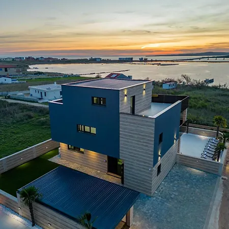 Crowonder Travera 1 With Heated Swimming Pool - Crowonder Luxury Rent Villa *