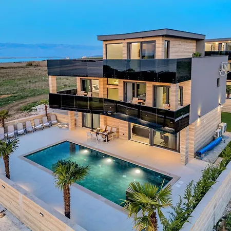 Crowonder Travera 1 With Heated Swimming Pool - Crowonder Luxury Rent *