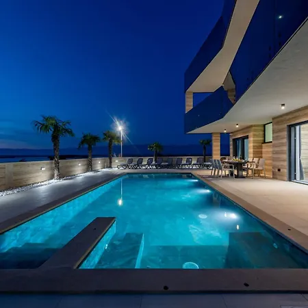 Crowonder Travera 1 With Heated Swimming Pool - Crowonder Luxury Rent Privlaka (Zadar)