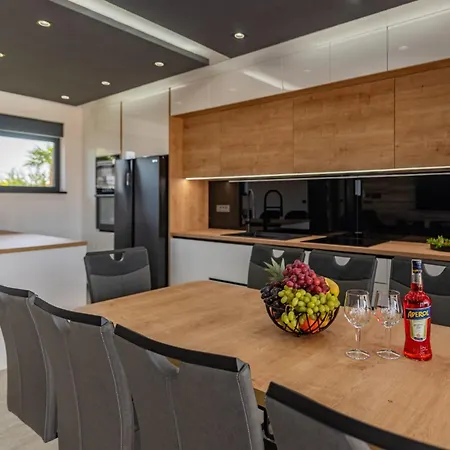 Crowonder Travera 1 With Heated Swimming Pool - Crowonder Luxury Rent Privlaka (Zadar)