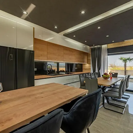 Villa Crowonder Travera 1 With Heated Swimming Pool - Crowonder Luxury Rent