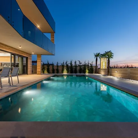 Crowonder Travera 1 With Heated Swimming Pool - Crowonder Luxury Rent Villa *