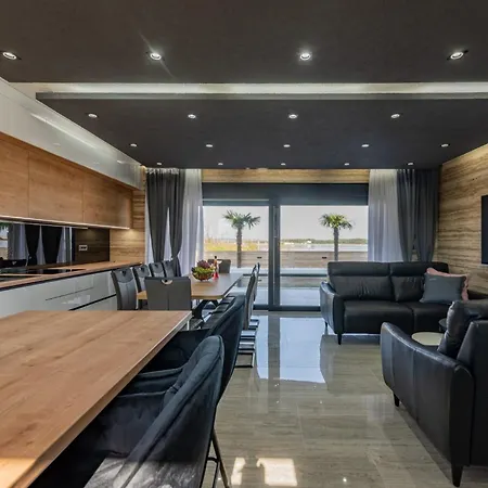 Crowonder Travera 1 With Heated Swimming Pool - Crowonder Luxury Rent Privlaka (Zadar)