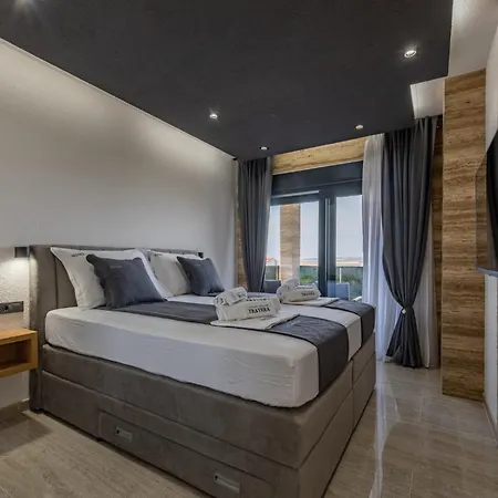 Crowonder Travera 1 With Heated Swimming Pool - Crowonder Luxury Rent