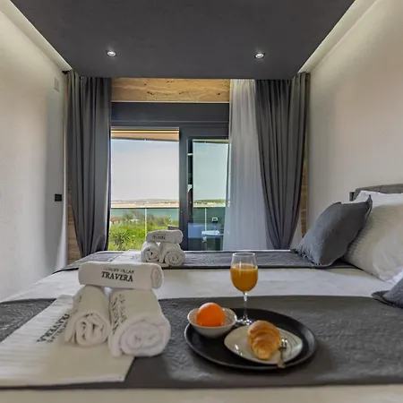 Villa Crowonder Travera 1 With Heated Swimming Pool - Crowonder Luxury Rent *