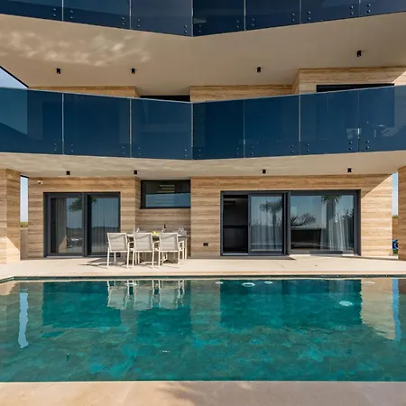 Crowonder Travera 1 With Heated Swimming Pool - Crowonder Luxury Rent Privlaka (Zadar)