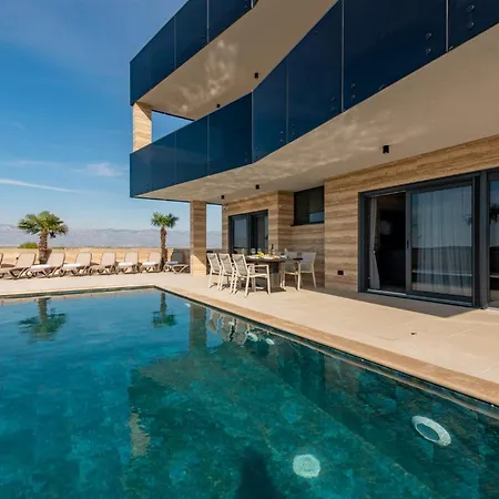 Βίλα Crowonder Travera 1 With Heated Swimming Pool - Crowonder Luxury Rent Privlaka (Zadar)