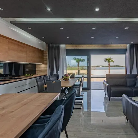 Villa Crowonder Travera 1 With Heated Swimming Pool - Crowonder Luxury Rent