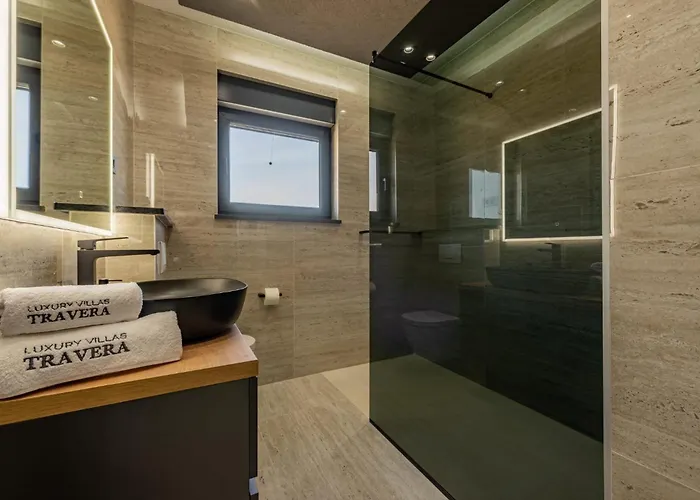 Crowonder Travera 1 With Heated Swimming Pool - Crowonder Luxury Rent Villa