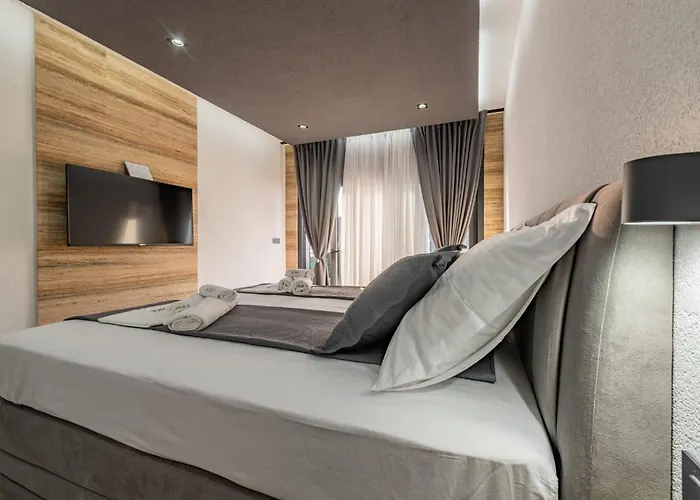 Crowonder Travera 1 With Heated Swimming Pool - Crowonder Luxury Rent Villa