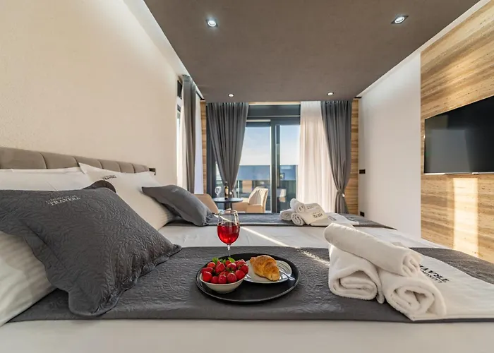 Crowonder Travera 1 With Heated Swimming Pool - Crowonder Luxury Rent * Privlaka (Zadar)