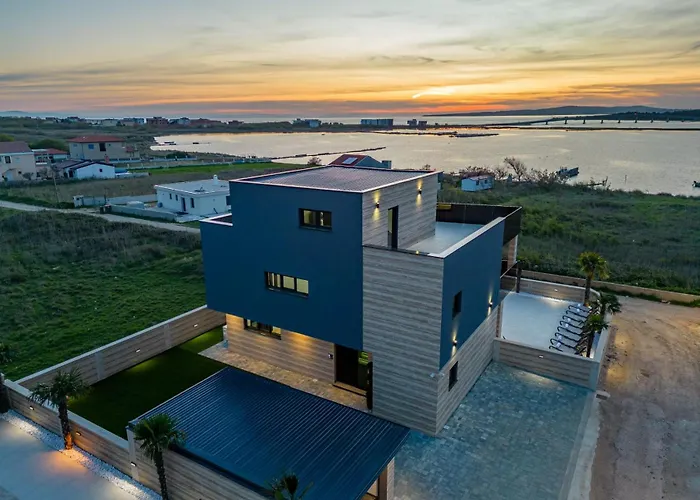 Crowonder Travera 1 With Heated Swimming Pool - Crowonder Luxury Rent Villa *