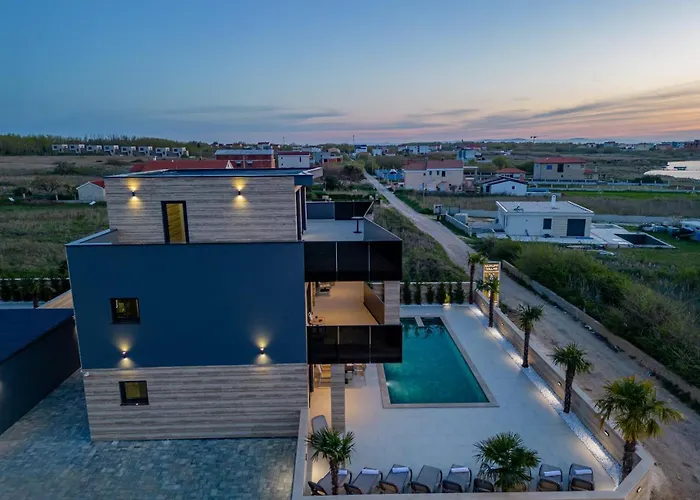 Villa Crowonder Travera 1 With Heated Swimming Pool - Crowonder Luxury Rent *
