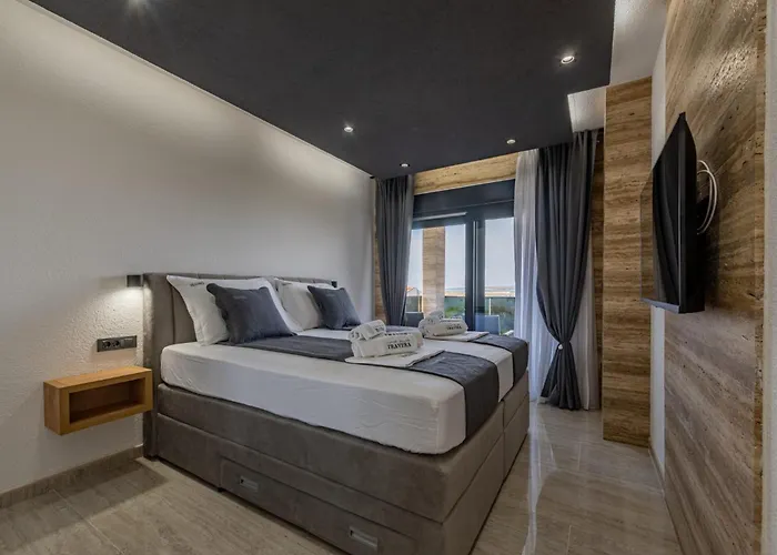 Crowonder Travera 1 With Heated Swimming Pool - Crowonder Luxury Rent